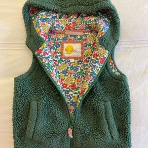 Mini Boden hooded fleece vest size 3-4